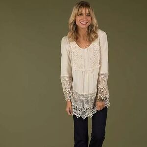 Buckle Solitaire Crochet Top Cream